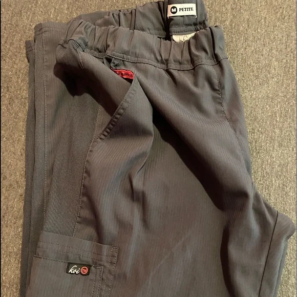 SCRUBS - Picture 13 of 16